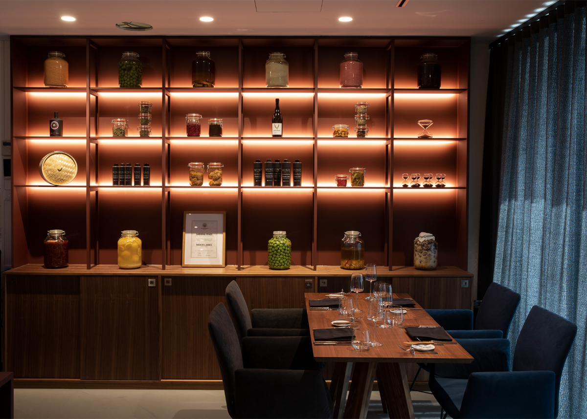 Sengfelder 05.15.04-Mind-Restaurant-Slider.webp