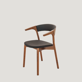 Sengfelder 8-Mobimex-Embra-Stuhl-Nussbaum-Massivholz-Gestell-Leder.webp