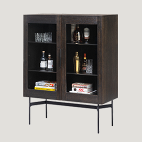 Sengfelder 12-Janua-Moebel-bc04-Vitrine-Massivholz-Glas-Stahlgestell.webp