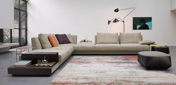 Sengfelder 11-Walter-Knoll-Grand-Suite-Sofa-stoff-hell-ablage-Chimbuka-Legends-of-Carpets-isanka-stool-sattelleder.webp