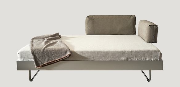 Sengfelder 10-More-Moebel-Nova-Bett-Aluminiumrahmen-Lack-matt-stoff-Rohrstahlkufen-Kissen-Stoff.webp