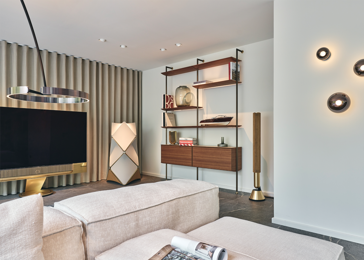 Regal Sailor von Living Divani im Bang und Olufsen Studio München