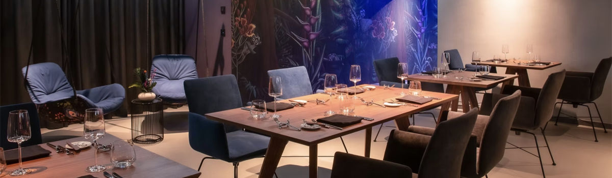Restaurant Mind mit Sitzmöbeln von Sengfelder von den Marken Freifrau und COR